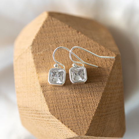 giftable everyday simple earrings