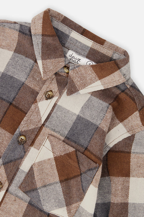 Close-up of the grey and beige plaid fabric, collar and chest pocket on the Deux par Deux flannel shirt.