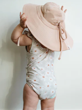 Long Brim Water Bucket Hat | Blush