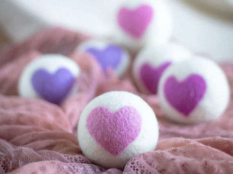 Friendsheep - Single Eco Dryer Ball | Hearts In Red, Purple, Or Pink