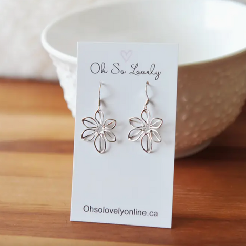 Itzel Flower Drop Earrings - Gold or SIlver