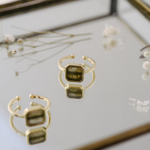 Milan Ring | Labradorite in Gold