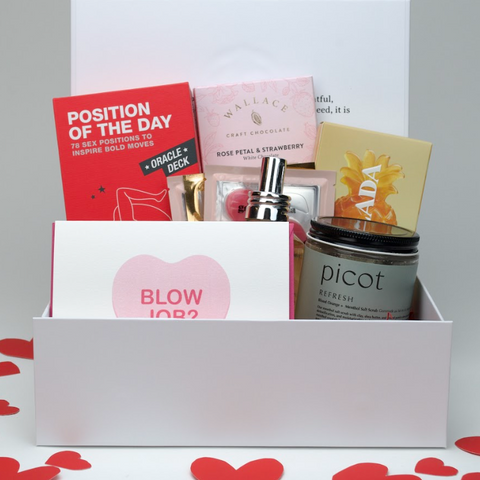 Gift box with various items including a card, a book, and a product labeled 'picot'.