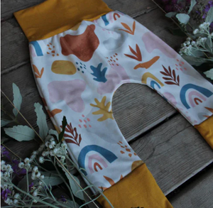 Supporting Canadian new born, child or toddler clothing and accessories. From grow with me pants to support slow fashion, headster hats, or bamboo lounge to Brunette the Label. Discover something for your little yourself, baby showers or build a wish list