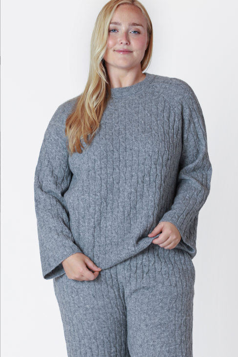 DEX PLUS - LS CABLE KNIT SWEATER | GREY