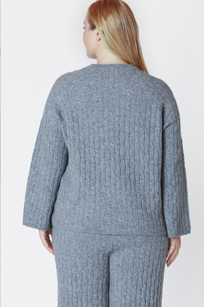 DEX PLUS - LS CABLE KNIT SWEATER | GREY