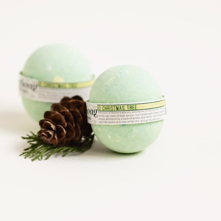 Ravensong O Christmas Tree Bath Bomb | Blue Spruce + Red Currant + Juniper