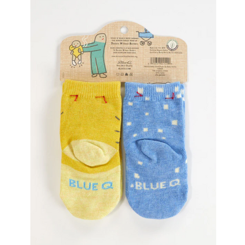 Two baby socks, one yellow and one blue, on a packaging display with product details.
