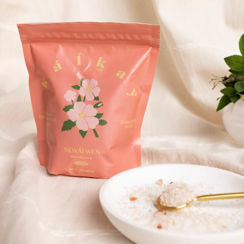 Pink package with floral design labeled 'SKWALVEN' next to a bowl of rice with a spoon on a light background
