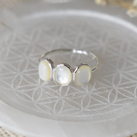 Tri Essence Ring | Gold and Mother of Pearl Size 7-9