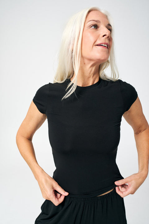 woman wearing black tee