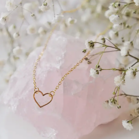 dainty elegant giftable necklace
