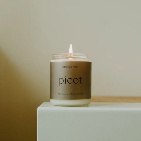 the warm feeling of a candle. gifty. gift. christmas gift for mom, grandma, aunt, girlfriend, friend.